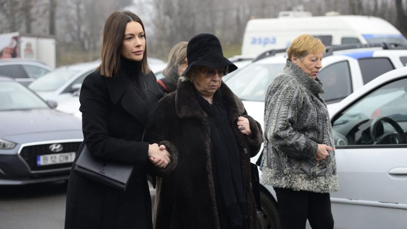 Imaginile durerii! Mama Cristinei Țopescu a avut nevoie de ajutorul Andreei Berecleanu pentru a intra în crematoriu