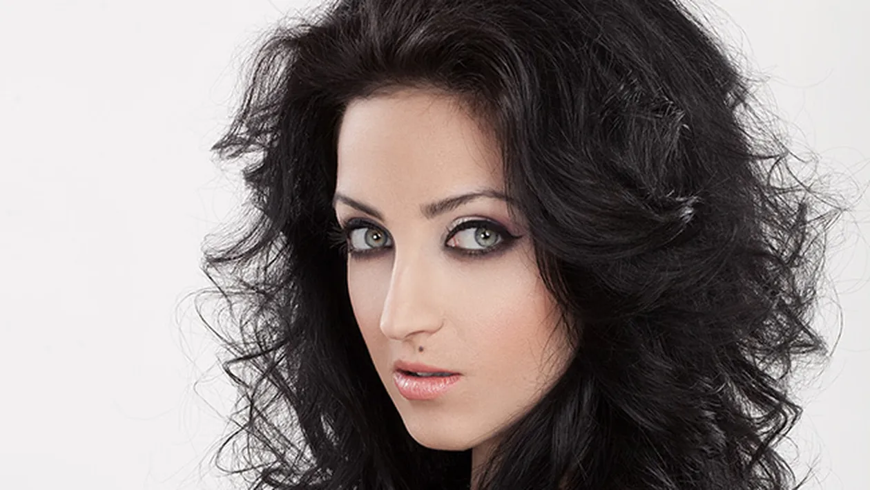 Laur de la trupa Zero are o iubită top model! Carmen Călin va reprezenta România la un concurs international de frumusete