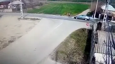 Scene halucinante. Un șofer din Olt a lovit intenţionat o minoră cu maşina | VIDEO