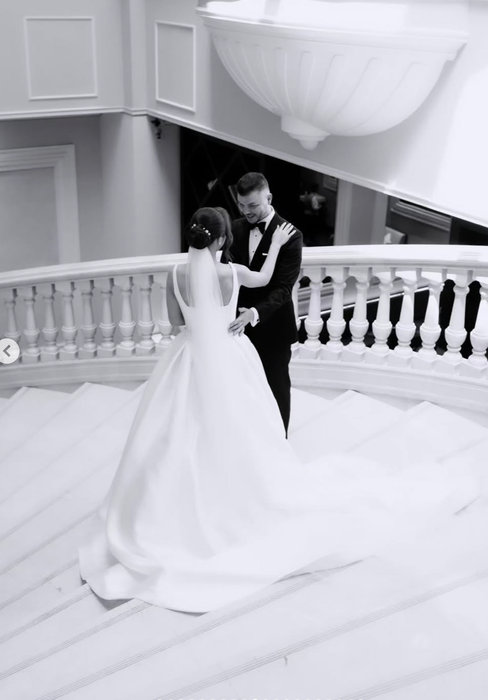 Finalistul Românii au talent și fosta prezentatoare METEO de la Prima TV s-au căsătorit religios! Primele imagini de la nunta lui Valentin Luca și Roxana Ghiorghian