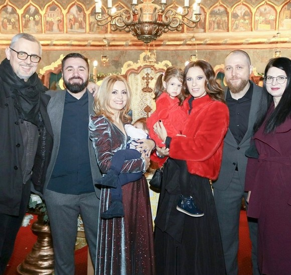 FOTO| Simona Gherghe și-a botezat băiețelul. Ce figuri mondene au participat la eveniment
