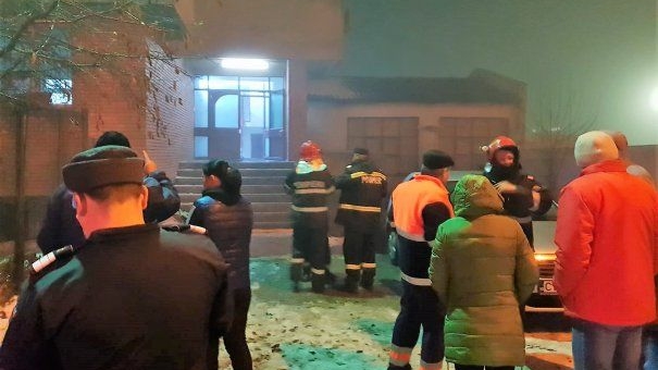 17 persoane, între care cinci copii, evacuate după un incendiu într-o garsonieră din Constanța