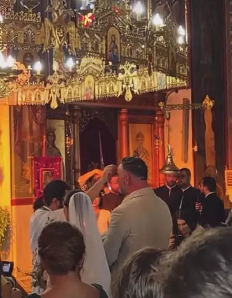 Smiley a comis-o grav, dar Gina Pistol a fost atracția serii! Cât a costat rochia de nașă a vedetei Pro TV