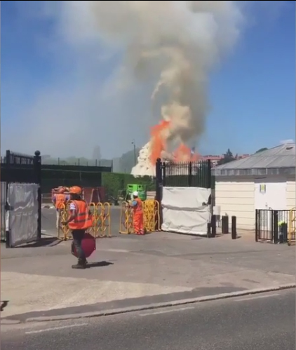 Incendiu puternic la Wimbledon! Patru echipaje de pompieri intervin în forţă