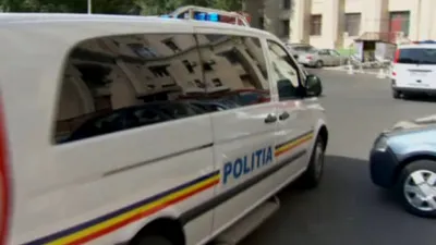 O fetiţă a stat câteva ore singură în casă lângă mama moartă, o femeie de 26 de ani. Tatăl, la muncă în Germania, a alertat poliţia
