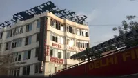 Incendiu devastator într-un hotel din New Delhi. Cel puțin 17 oameni au murit arși de vii