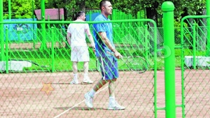 Au "turbat" pe terenul de tenis