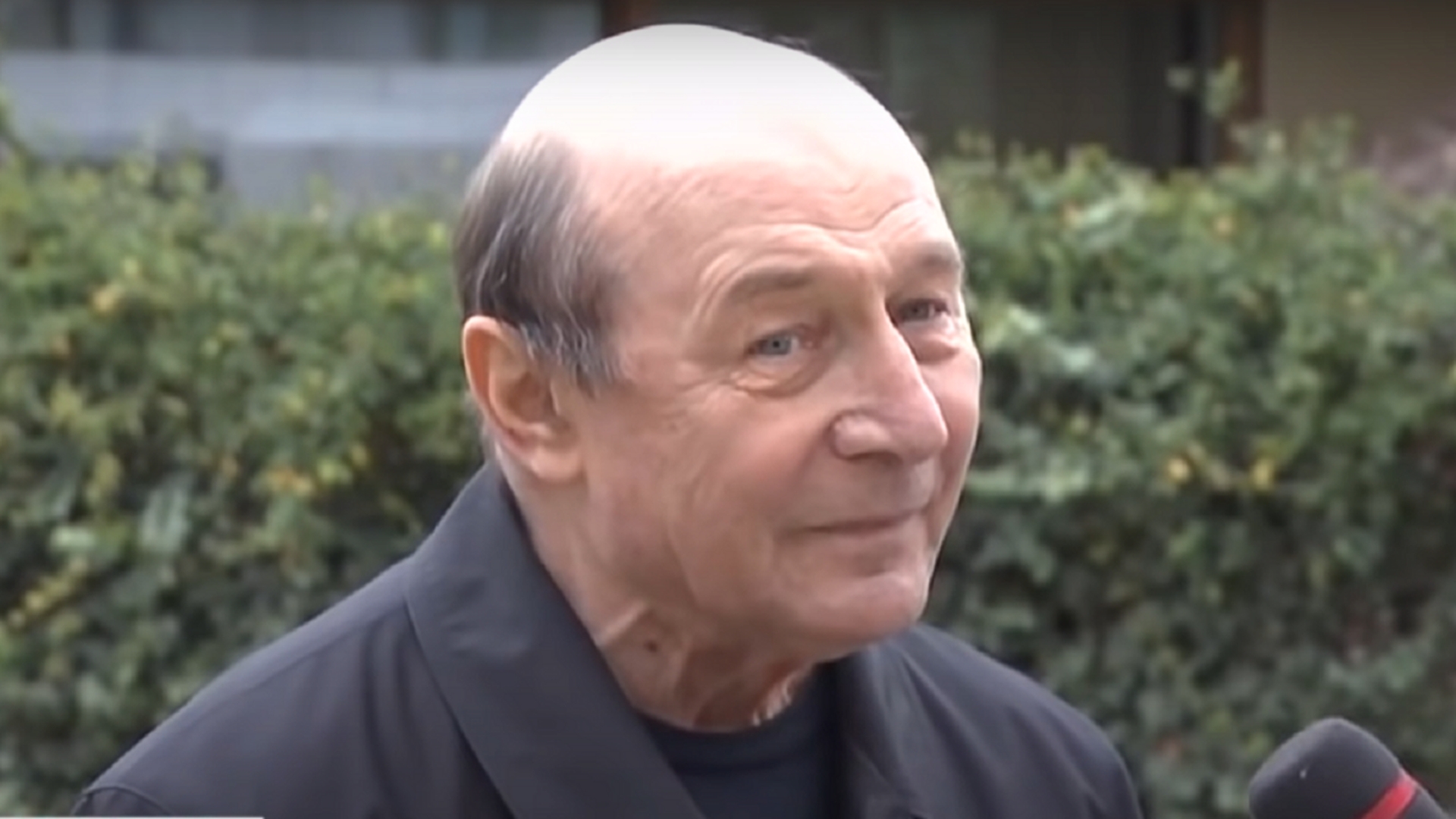 Ce riscă Traian Băsescu, după ce a provocat un accident rutier și s-a prezentat, de bunăvoie, la Poliție