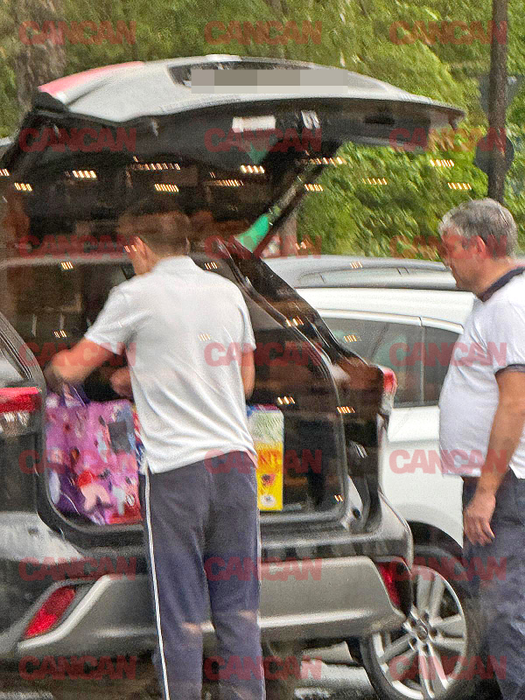 Vlad Oprea, primarul din Sinaia, la shopping cu un bărbat