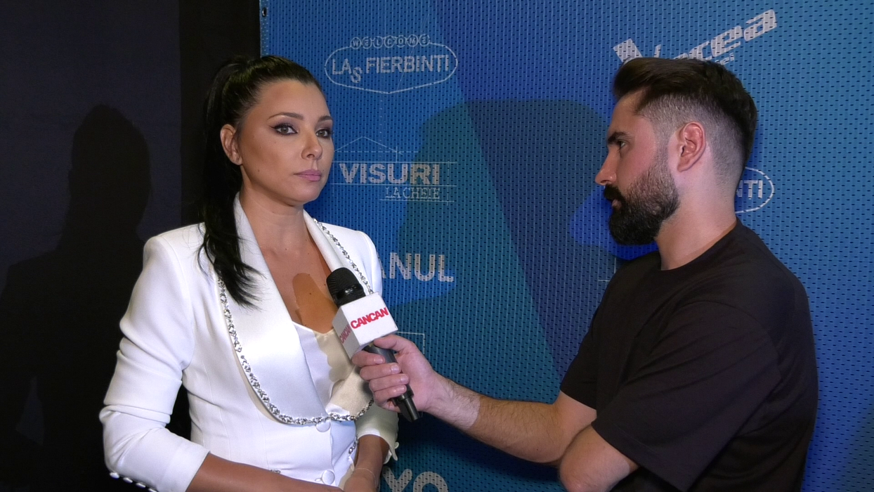 Corina Caragea: "Nu îmi place să fac ce face toată lumea, acum mi se pare că e o avalanșă de podcasturi, sunt foarte multe. Pe unele dintre ele le urmăresc regulat, deci sunt fan. Așa că nu, nu aș vrea să intru și eu în hora asta, nu că nu mi-ar plăcea, dar parcă sunt prea multe. Și cred că e bine să fii acolo de la început!" (Foto: captură video)