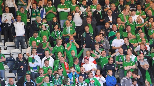 Fabulos: Irlanda de Nord- România se joacă cu fani în tribune!