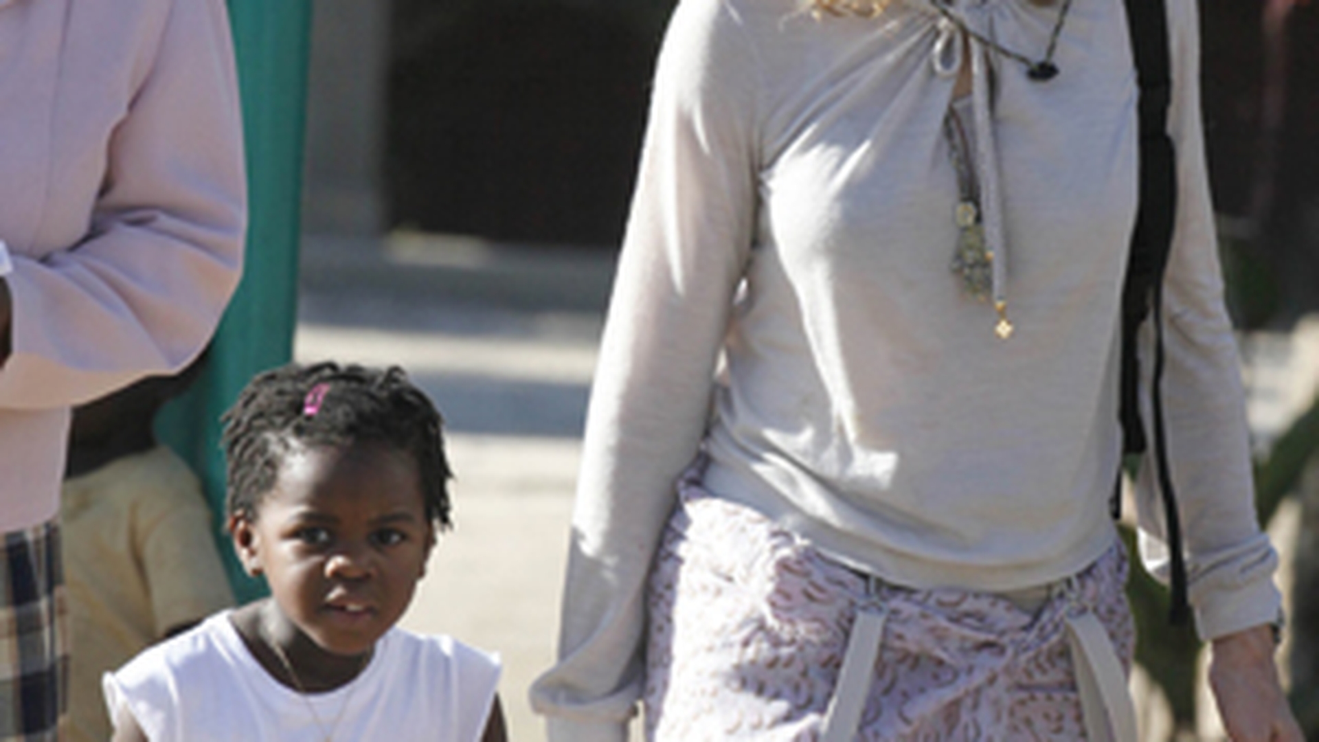Madonna refuza ca presupusul tata al fiicei sale adoptive sa o vada pe aceasta