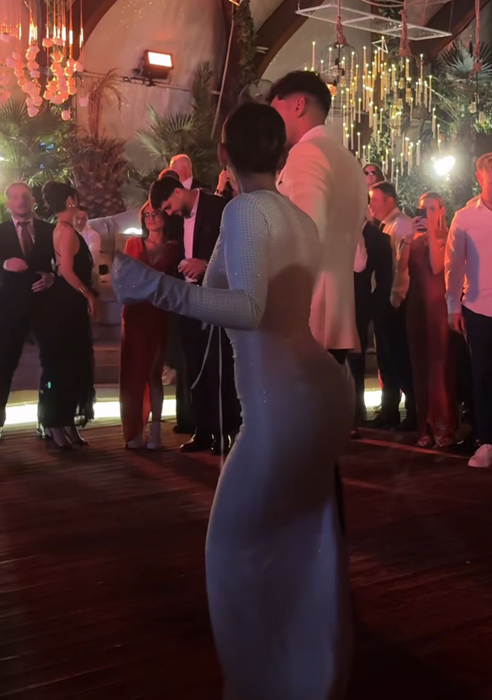 Ioana, rochie de mireasă îndrăzneață! Toți invitații s-au uitat lung la soția lui Florinel Coman