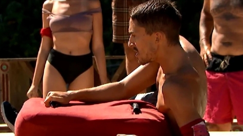 Emil Rengle s-a accidentat în timpul luptei cu Relu Pănescu, la ”Survivor România”, seara trecută: ”Doamne, orice, numai picioarele nu!”