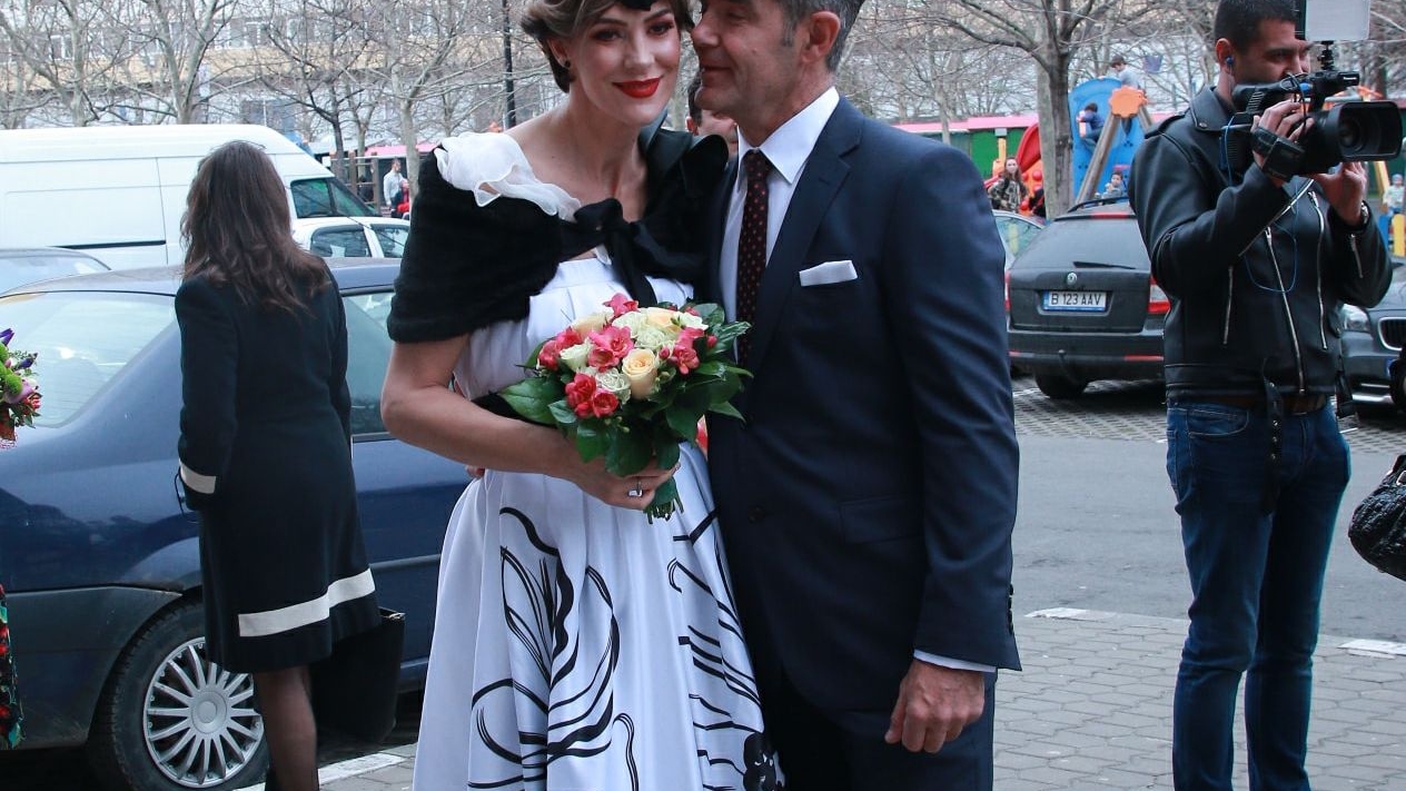 Roxana Ciuhulescu s-a măritat astăzi cu Silviu Bulugioiu! Imagini în premieră de la cununia civilă