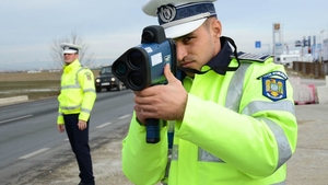 Buzău: Şofer prins când circula cu 213 kilometri la oră pe DN 2