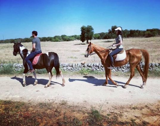Mircea Moldovan de la Insula Iubirii și-a asumat relația cu o brunetă focoasă: “Familie. Te iubesc” | FOTO