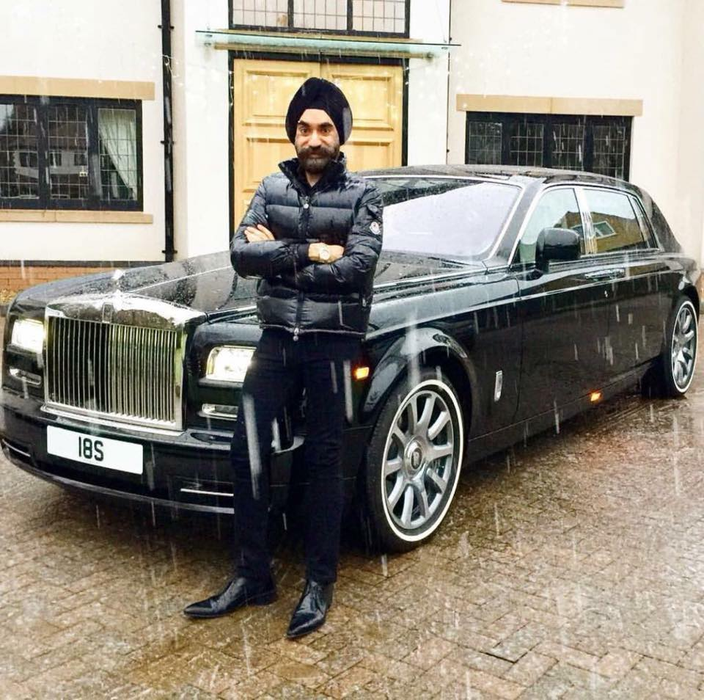 Povestea lui Reuben Singh care a făcut înconjurul lumii. A cerut un împrumut 5.000 de lire sterline de la o bancă și a garantat cu un Rolls Royce, în valoare de un sfert de milion | FOTO