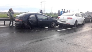 Trafic restricționat pe A1 în urma unui accident în care au fost implicate 9 mașini