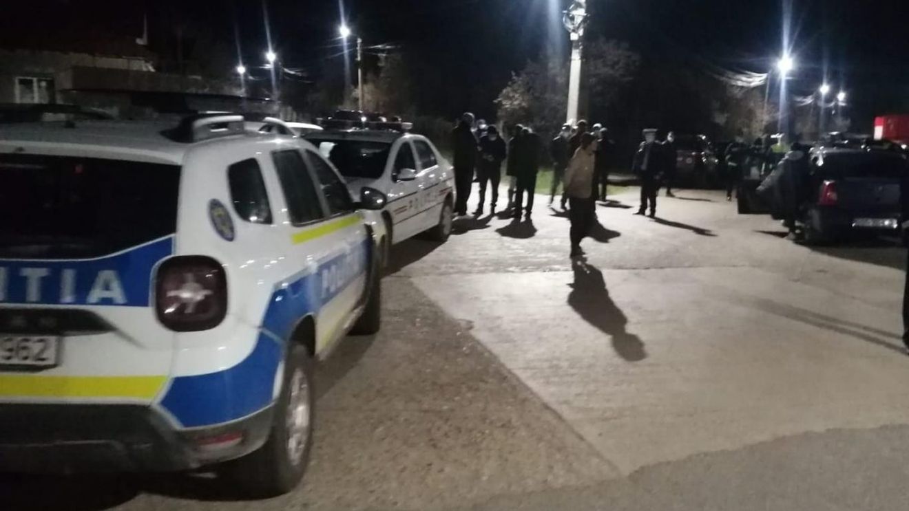 Un copil din Dolj a plecat de acasă pentru că tatăl vitreg nu îl iubea şi îl agresa. L-au căutat sute de voluntari şi poliţişti