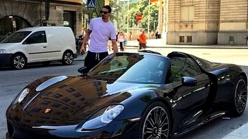 FOTO! Ei sunt fotbaliştii cu cele mai scumpe maşini din lume! În top se află şi un fotbalist român