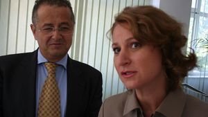 Fosta senatoare Sorina Plăcintă, singura care are grijă de soţul ei, aflat într-o stare vegetativă de mai bine de doi ani