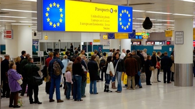 Veste tristă pentru românii care merg în Marea Britanie! ”Angajații calificați…”