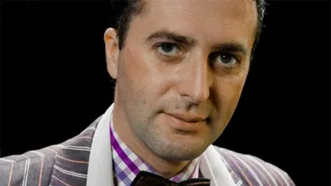 Nu e farsa, s-a intamplat in '99! Dezbracatu a avut grave probleme cu legea si necazuri in amor. Urmarit de o stewardesa obsedata