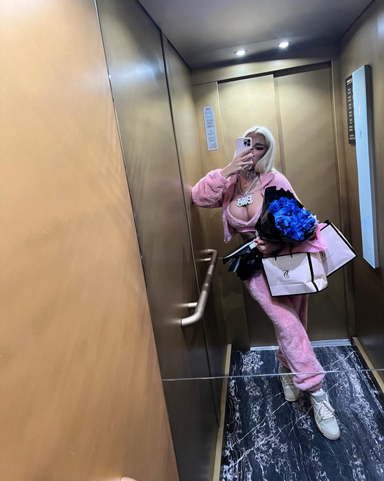 Bia Khalifa este ferm convinsă este un model bun de urmat pentru tinerele din România. „Moda eu o dau în România”