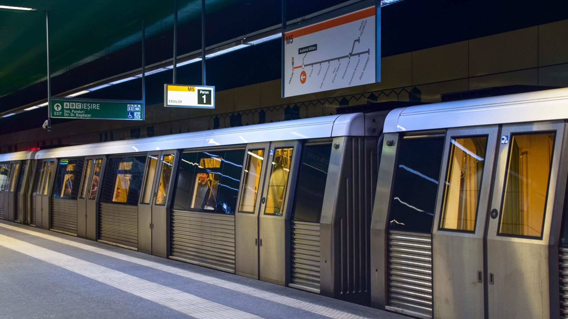 O femeie din București s-a accidentat grav la metrou și a dat compania în judecată. Ce despăgubire URIAȘĂ a primit de la Metrorex