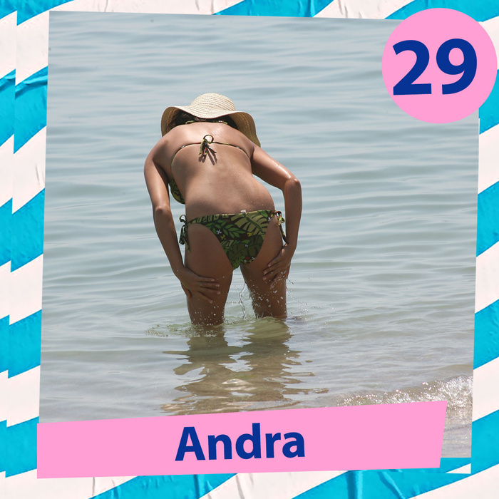 Top 30 vedete care se hârjonesc în apă în cele mai sexy poziții. Ce locuri ocupă Ramona Olaru, Antonia ori Gina Pistol între “Reginele Splash-urilor”