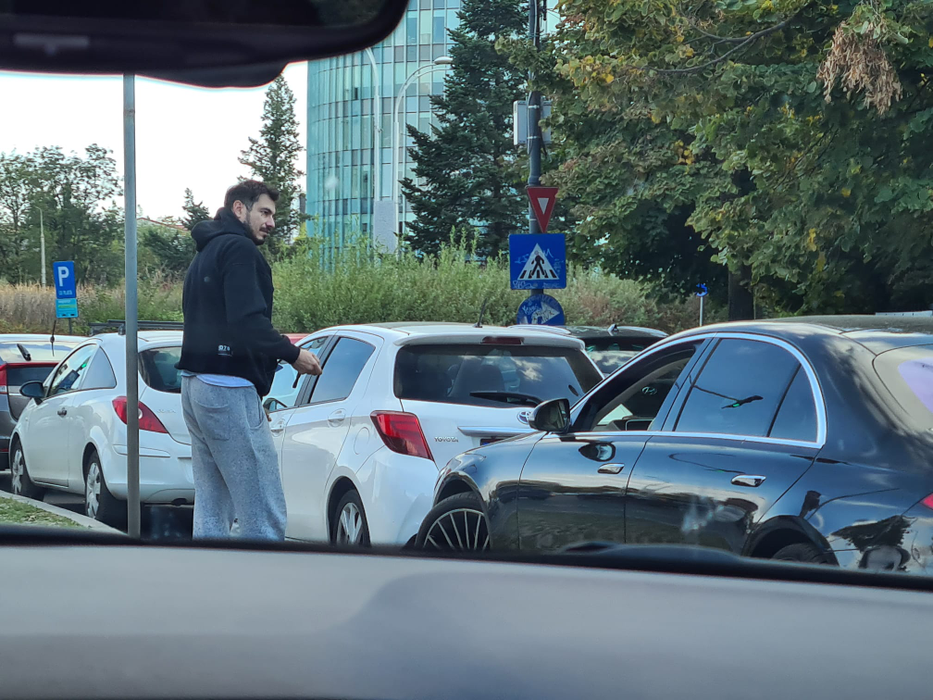 Alex Pițurcă l-a lăsat pe cel mic să se joace în mașină