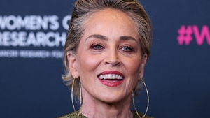 Sharon Stone a recreat controversata scenă din Basic Instinct! La 66 de ani, actrița și-a pus fanii pe jar: ”Te adorăm!”