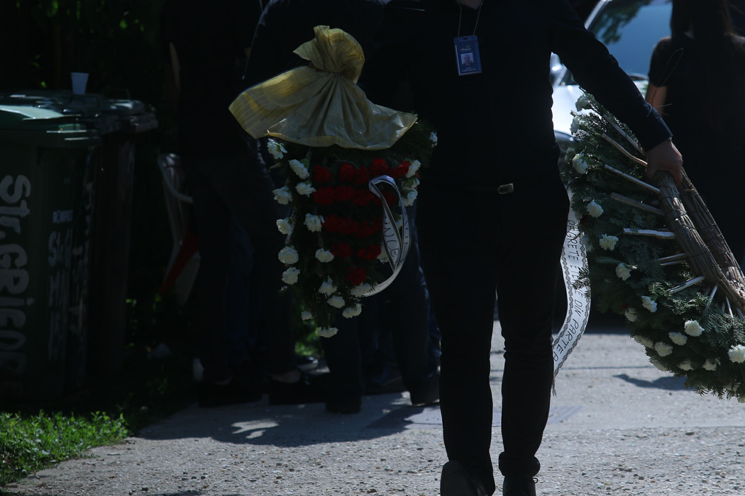 Mesajul tulburător scris pe coroana adusă de Nelu Ploieșteanu pentru fiul său mort