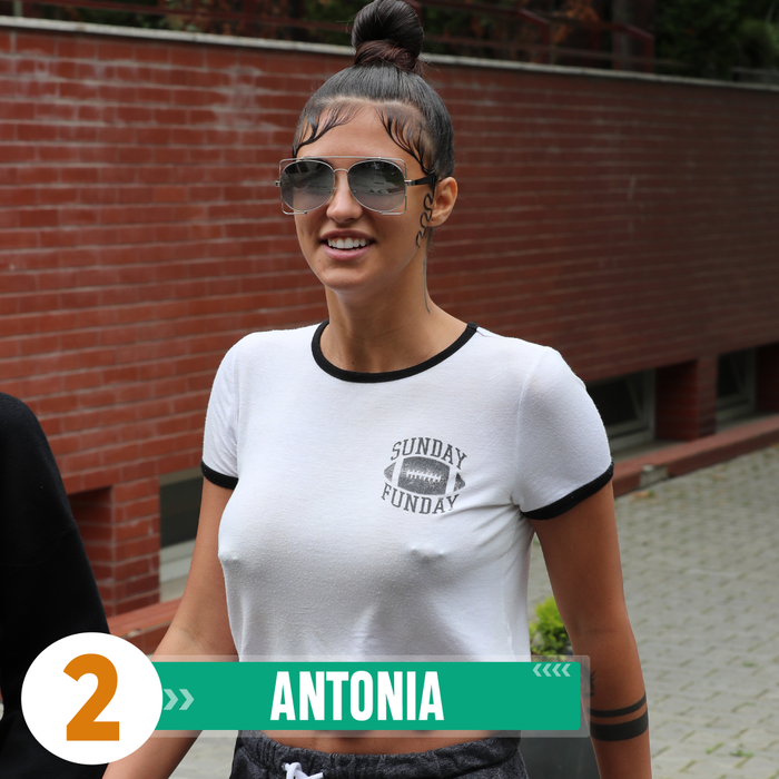 Top 50 „picioare de gazelă” în pantalonași minusculi. Pe ce locuri „se bat” Tania Budi, Gina Pistol și Adina de la Heaven