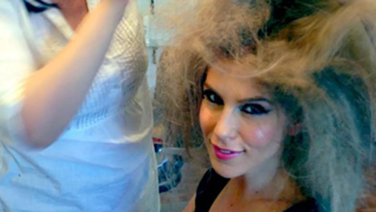 Corina, aparitie de senzatie la M-a facut mama artist! Uite ce rochie deosebita a purtat!