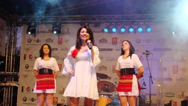 Interpreta Claudia Ghiţulescu doborâtă de un virus! Şi-a pierdut vocea iar medicii au sfătuit-o...