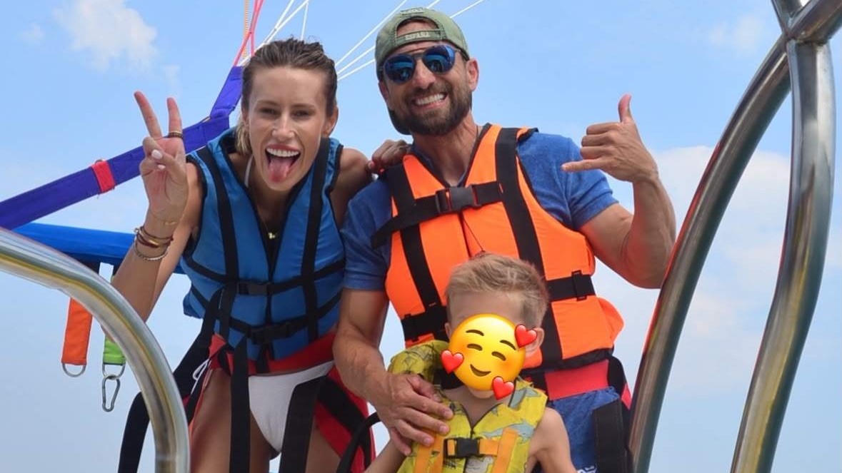 Gabriela Prisăcariu, gest de curaj la 33 de ani. Soția lui Dani Oțil a făcut parasailing pentru prima dată