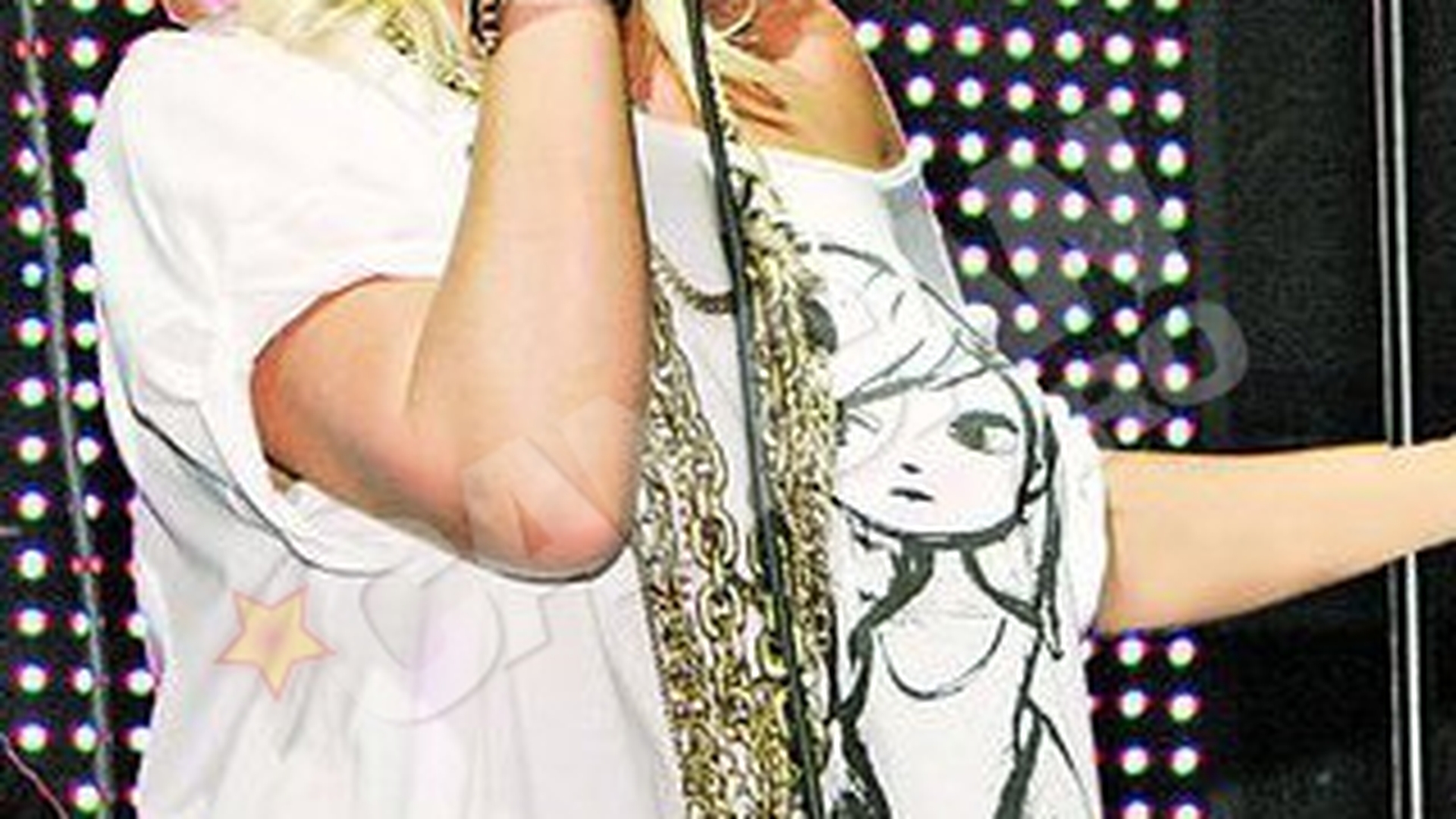 Delia i-a dat clasa lui Paris Hilton la Saint-Tropez: "Sunt mai tare ca ea!"