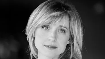 Actrița Allison Mack, arestată pentru că făcea trafic sexual. Secta secretă pentru care racola femei