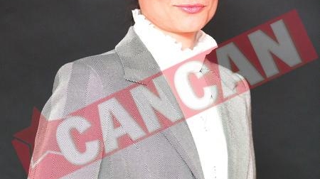 Super Nanny colectioneaza creioane colorate