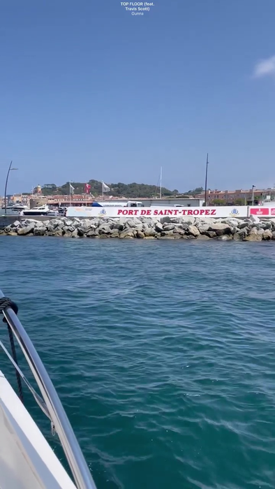 Julius Maximilian și iubita lui, sexy-durdulia Andreea Bîrsan, s-au distrat la Saint-Tropez