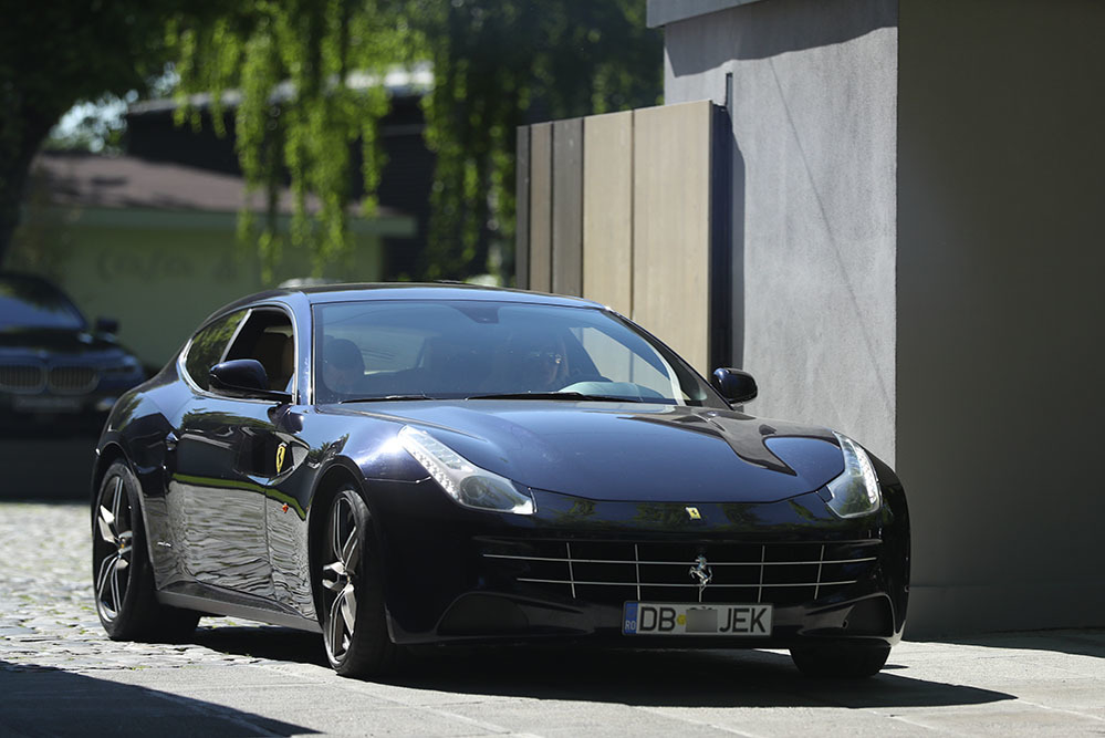 Superbul Ferrari de 250.000 de euro al Elsei Ghazari