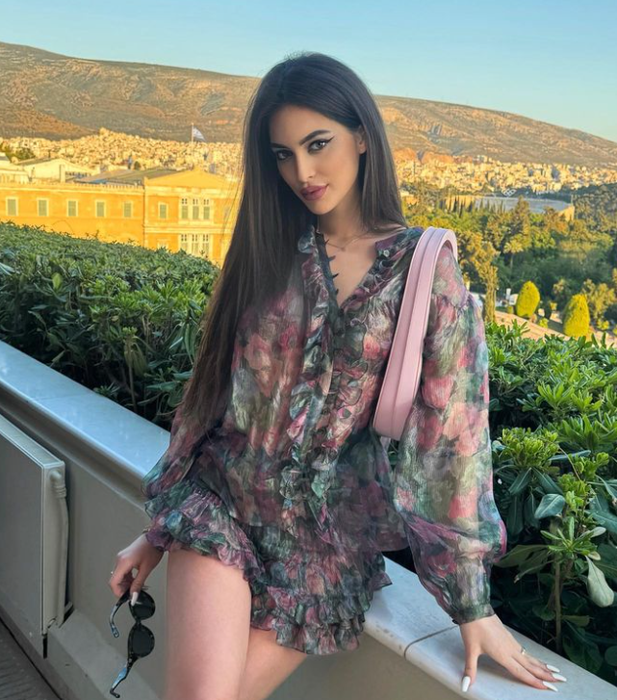 Eva Zaharescu adoră să se pozeze în ipostaze incitante
