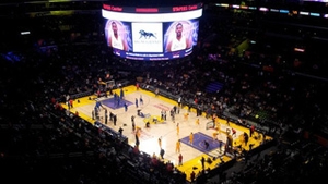Costi Ionita, la un meci de baschet in America! Uite cum s-a distrat pe stadion!