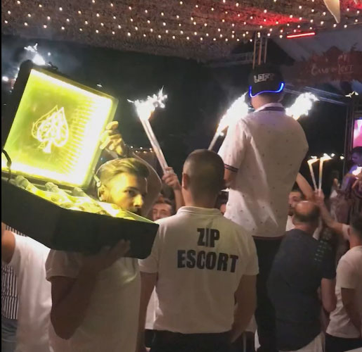 Fentosanii din ”Brigada Nepoții”, cu Marează și Flămânzeanu în frunte, au cheltuit 40.000 € într-un singur weekend pe șampanii Armand de Brignac