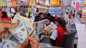 Ce salarii au casierițele din magazinele Carrefour din București. Ce trebuie să facă pentru acești bani, de fapt