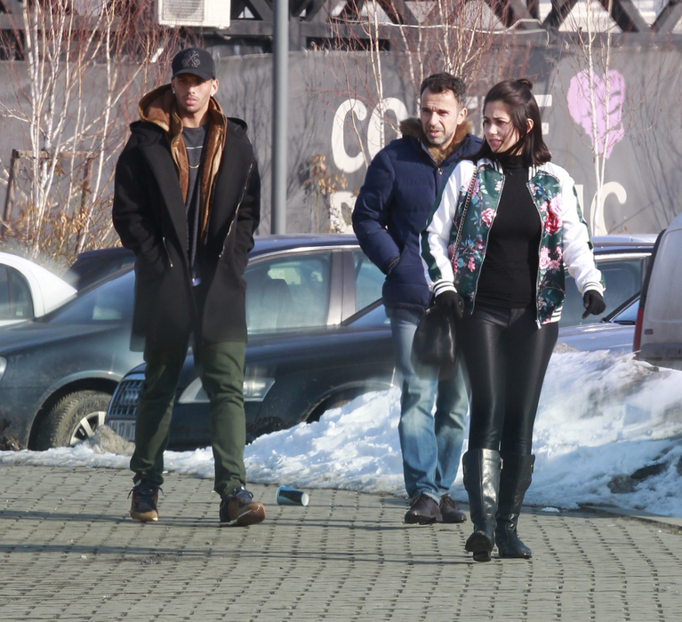 Rivaldinho, Gabriela şi prietenul lor au "alertat" tot mall-ul, apoi au luat la rost taximetriştii care parcaseră în faţa clădirii, sperând să recupereze portofelul buclucaş.