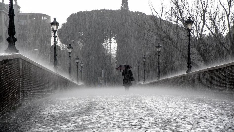 Prognoza meteo 11 mai: Va ploua în toată țara! Maxime de 28 de grade