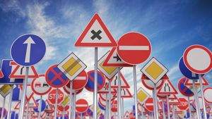 Mare bătaie de cap pentru șoferi! E cel mai nou semn rutier și mulți se întreabă ce înseamnă